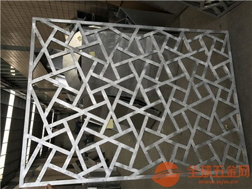 湖北仙桃市观景建筑仿古木纹铝窗花造型铝屏风厂家价格